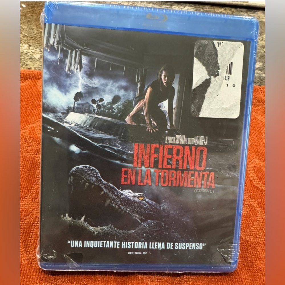Inferno en la Tormenta (Crawl) Blu-ray – Black & Red Cover